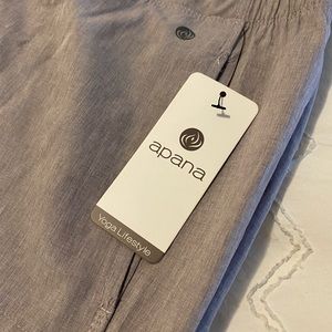 Apana “yoga lifestyle” grey capri pants size large